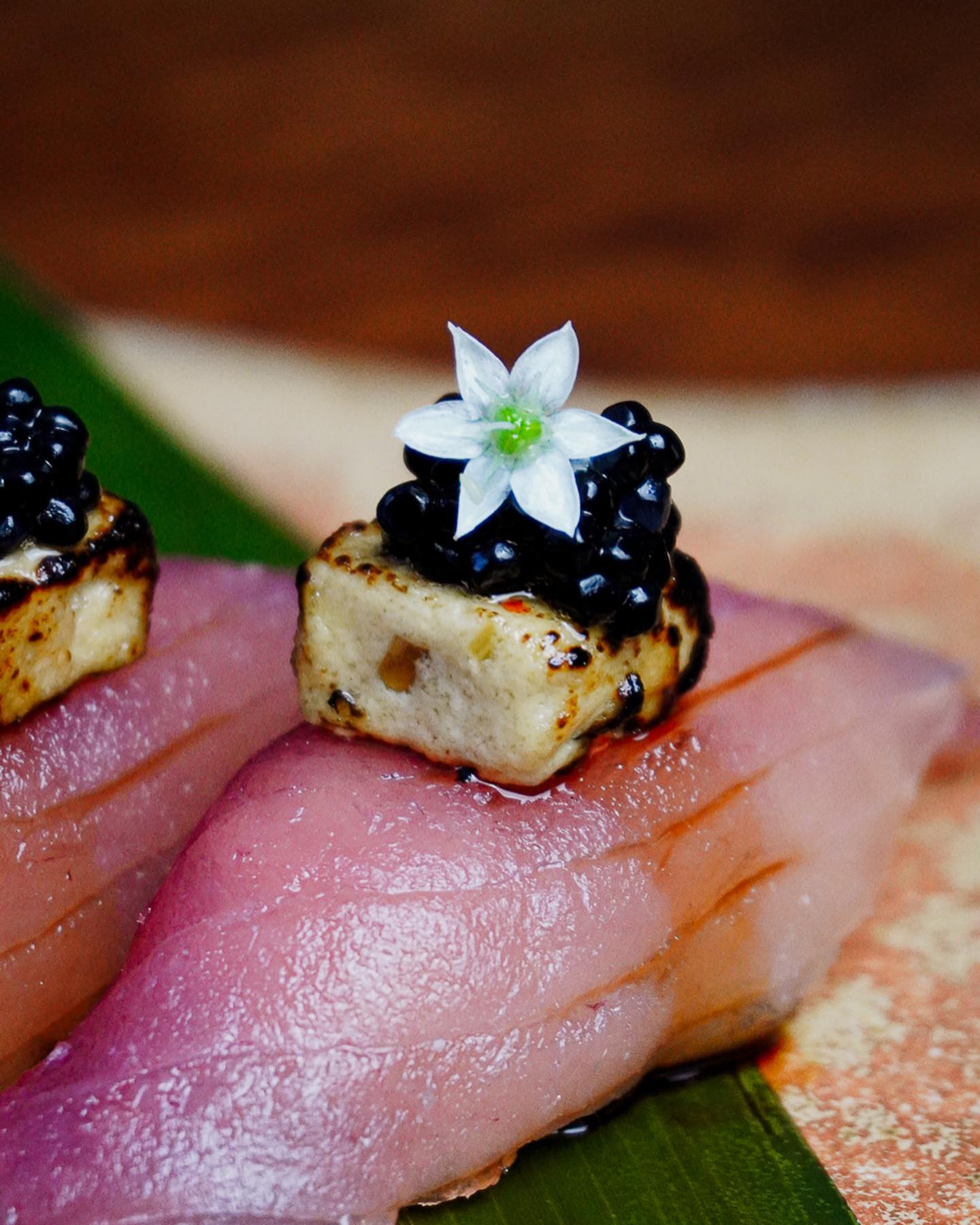 Menu Degustação — nigiri com foie gras e caviar