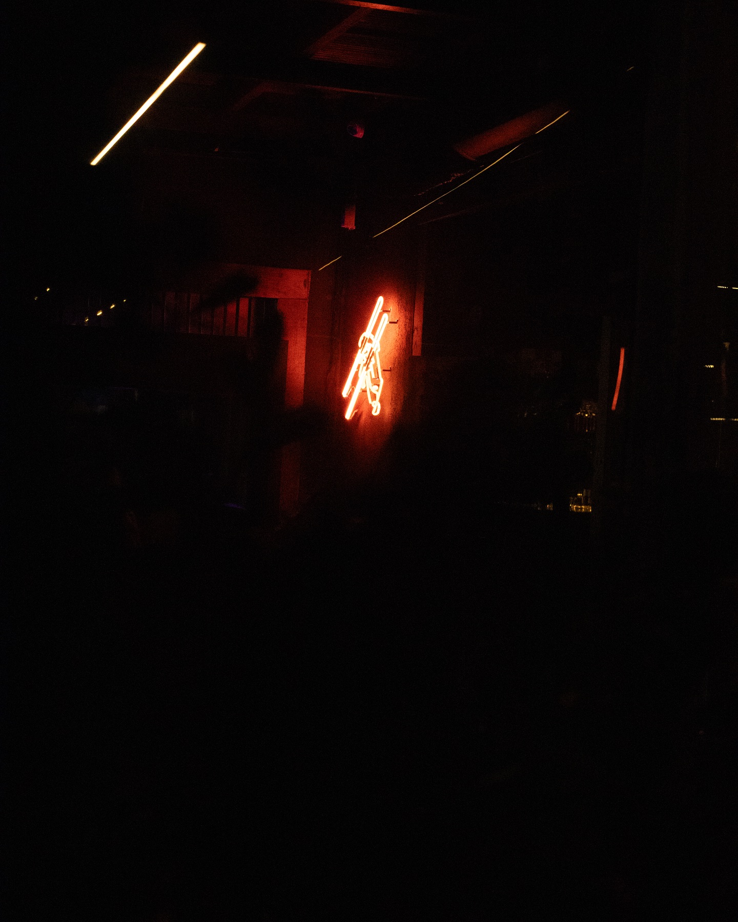 Neon de hashis na fachada